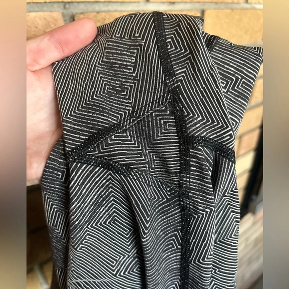 Lululemon Pace Rival Crop Maze Jacquard White Black / Black Leggings Size 10 - Picture 8 of 8